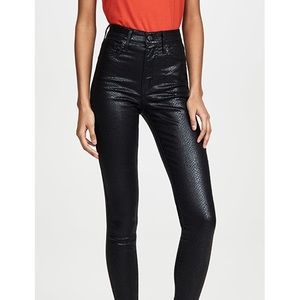 NWOT Levi’s snakeskin coated skinny jeans. Size 27